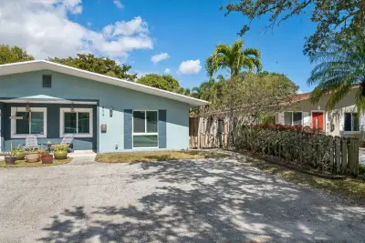819 SW 13th St, Fort Lauderdale: photo 1 of 17