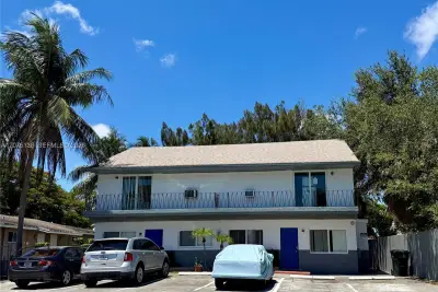 119 NW 43rd Ct #4A, Oakland Park: photo 1 of 11