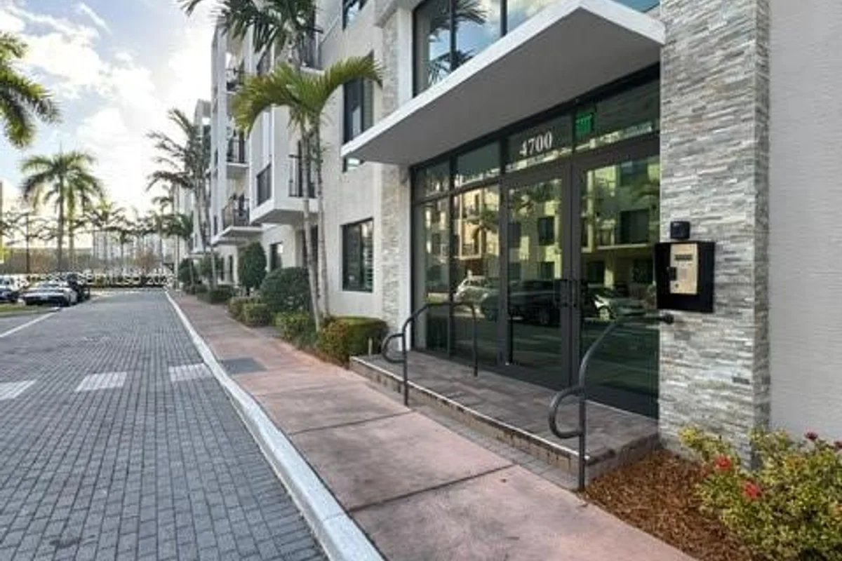 4700 NW 84th Ave #31, Doral: photo 1 of 30
