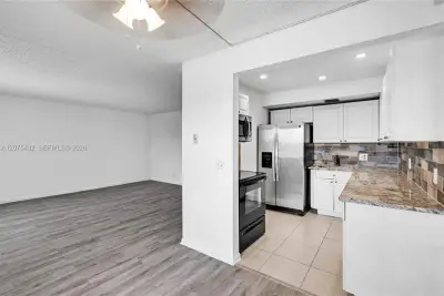 300 SW 134th Way #413E, Pembroke Pines: photo 1 of 31