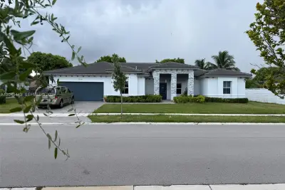 21230 SW 127th Pl, Miami: photo 1 of 36