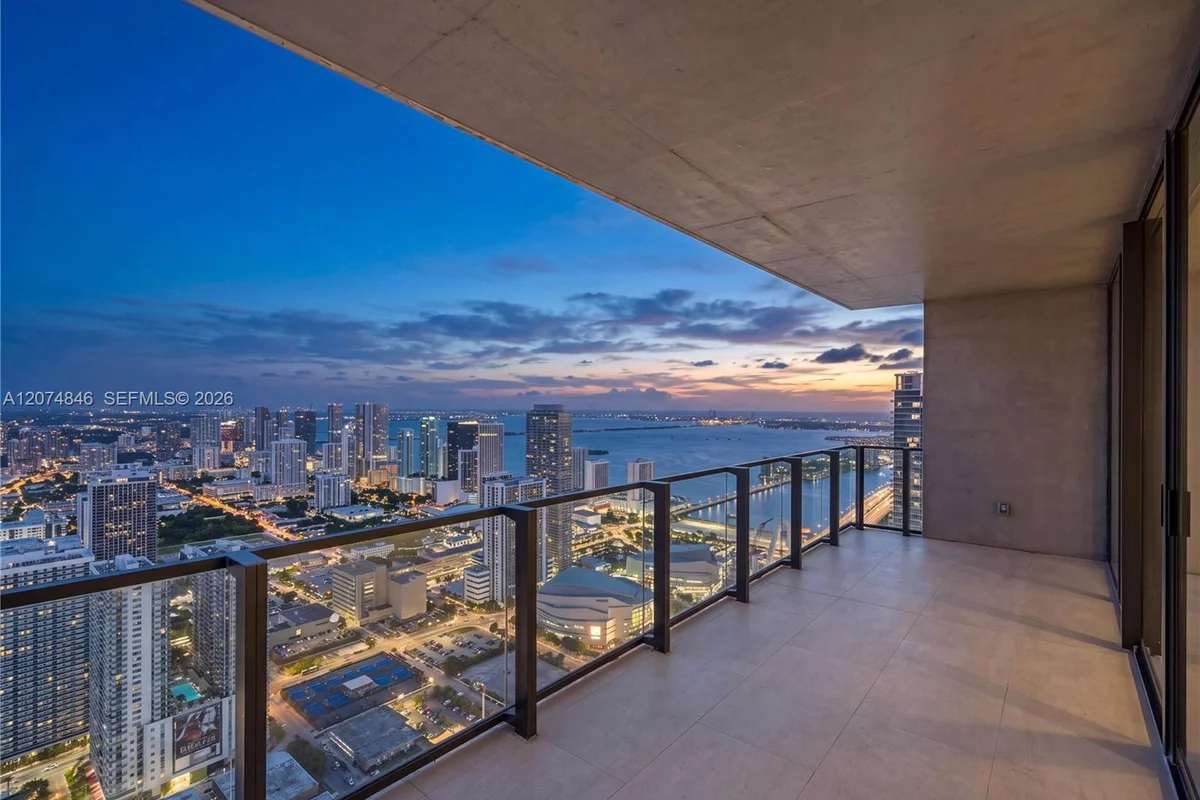 20 NE 11th St #6101, Miami: photo 1 of 39