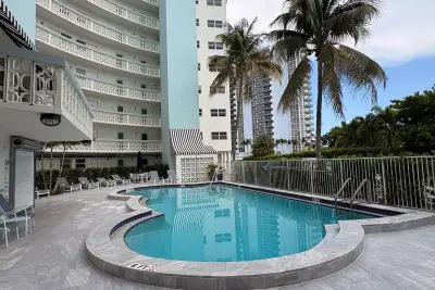 3250 NE 28th St #406, Fort Lauderdale: photo 1 of 18
