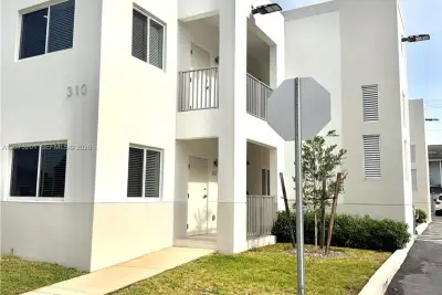 310 E 7th St #203, Hialeah: photo 1 of 14