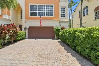 5570 NE Trieste Way, Boca Raton: photo 1 of 40