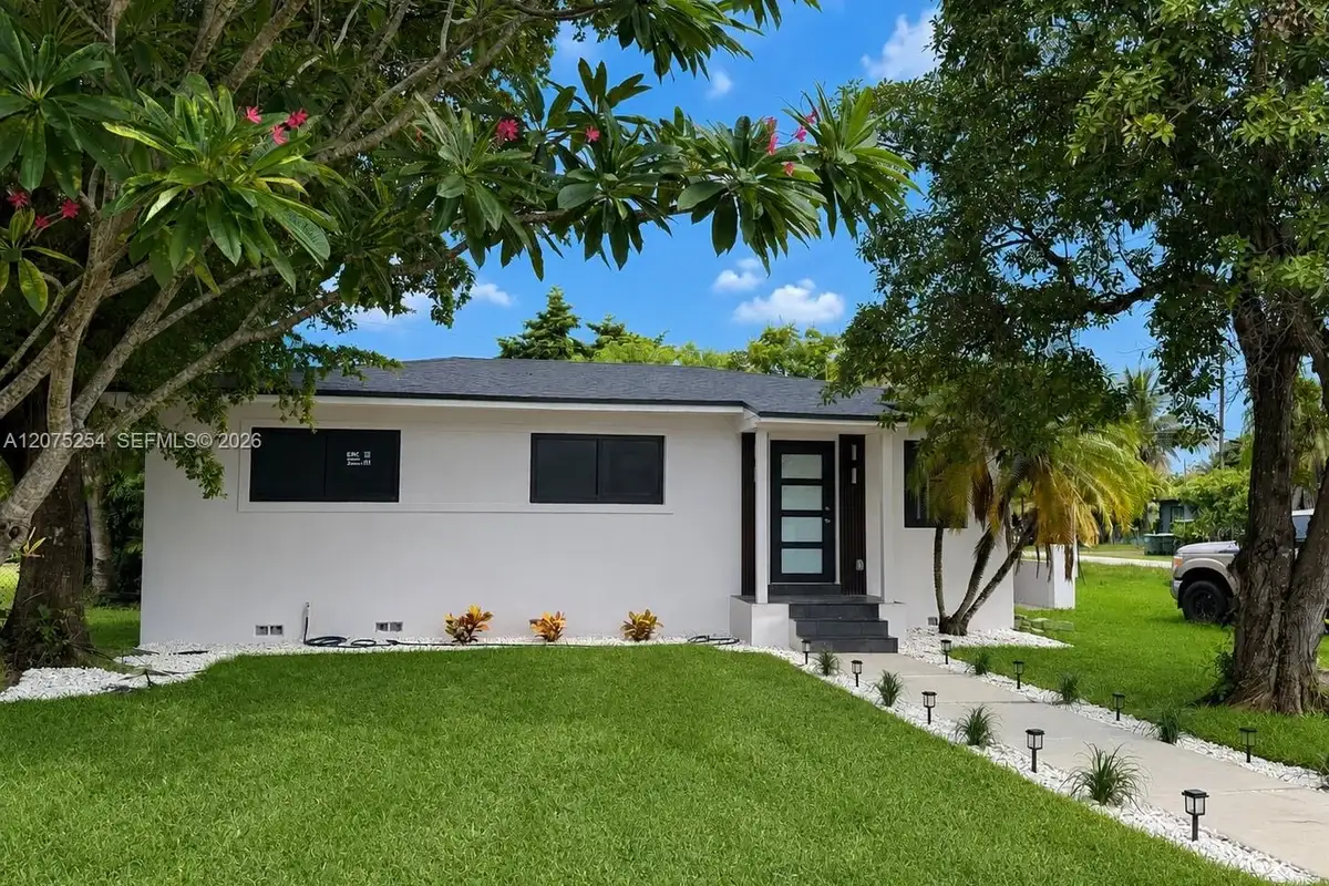 544 NW 12th St, Homestead: photo 1 of 37