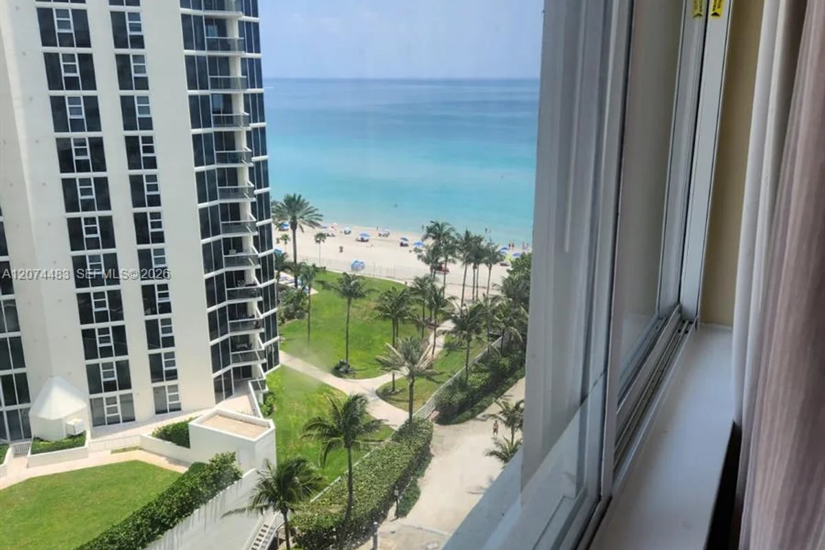 19201 Collins Ave #1028, Sunny Isles Beach: photo 1 of 9
