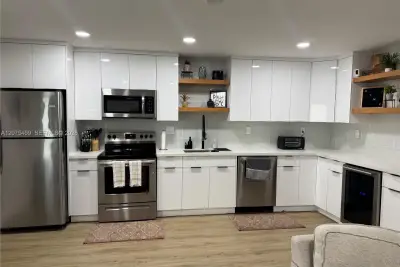 2420 Diana Dr #402, Hallandale Beach: photo 1 of 13
