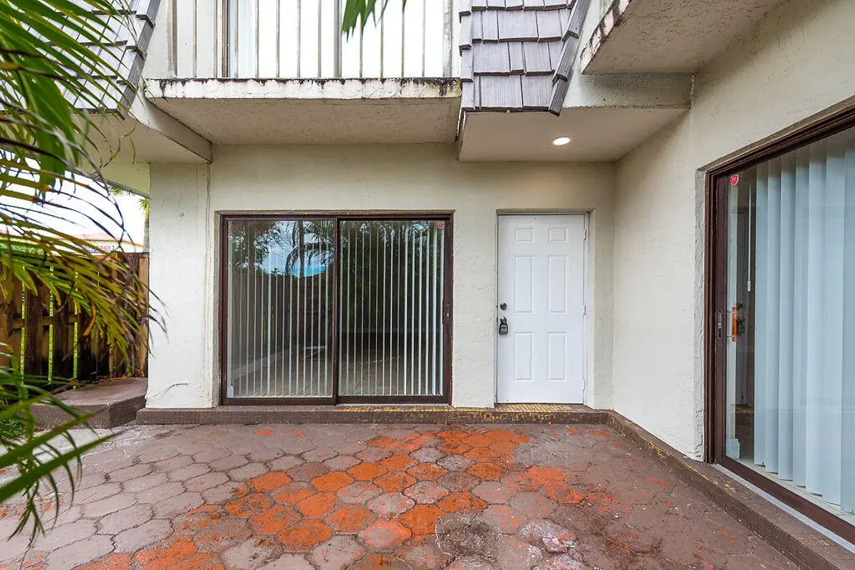 1719 N Congress Ave, West Palm Beach: photo 1 of 38