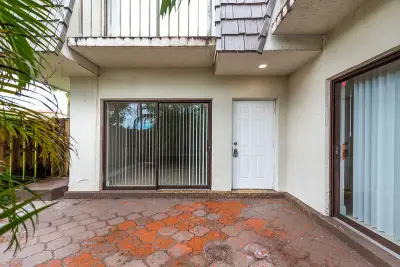 1719 N Congress Ave, West Palm Beach: photo 1 of 38