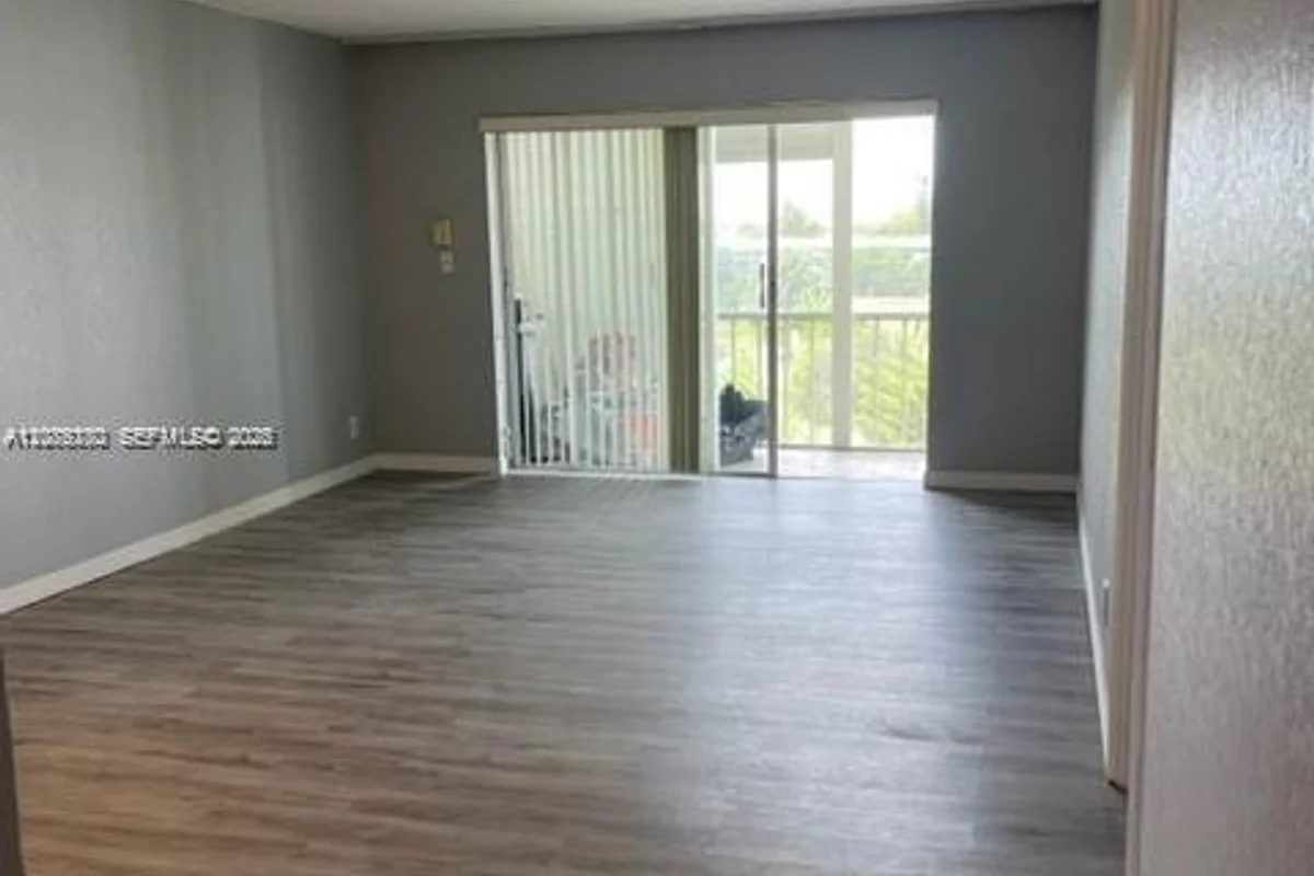 950 Hillcrest Dr #506, Hollywood: photo 1 of 9