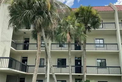 3050 Presidential Way #403, West Palm Beach: photo 1 of 50