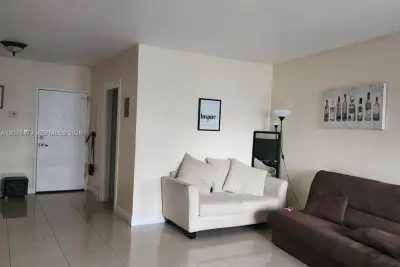 7441 Wayne Ave #3O, Miami Beach: photo 1 of 11