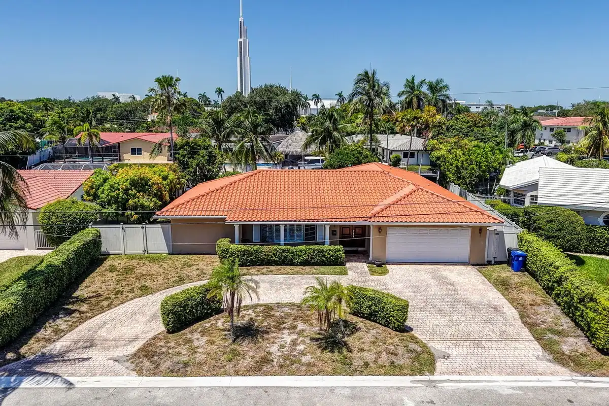 5581 NE 28th Ave, Fort Lauderdale: photo 1 of 46