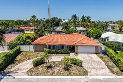 5581 NE 28th Ave, Fort Lauderdale: photo 1 of 46