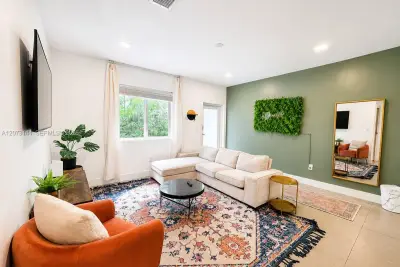 220 NW 47th St #B, Miami: photo 1 of 22