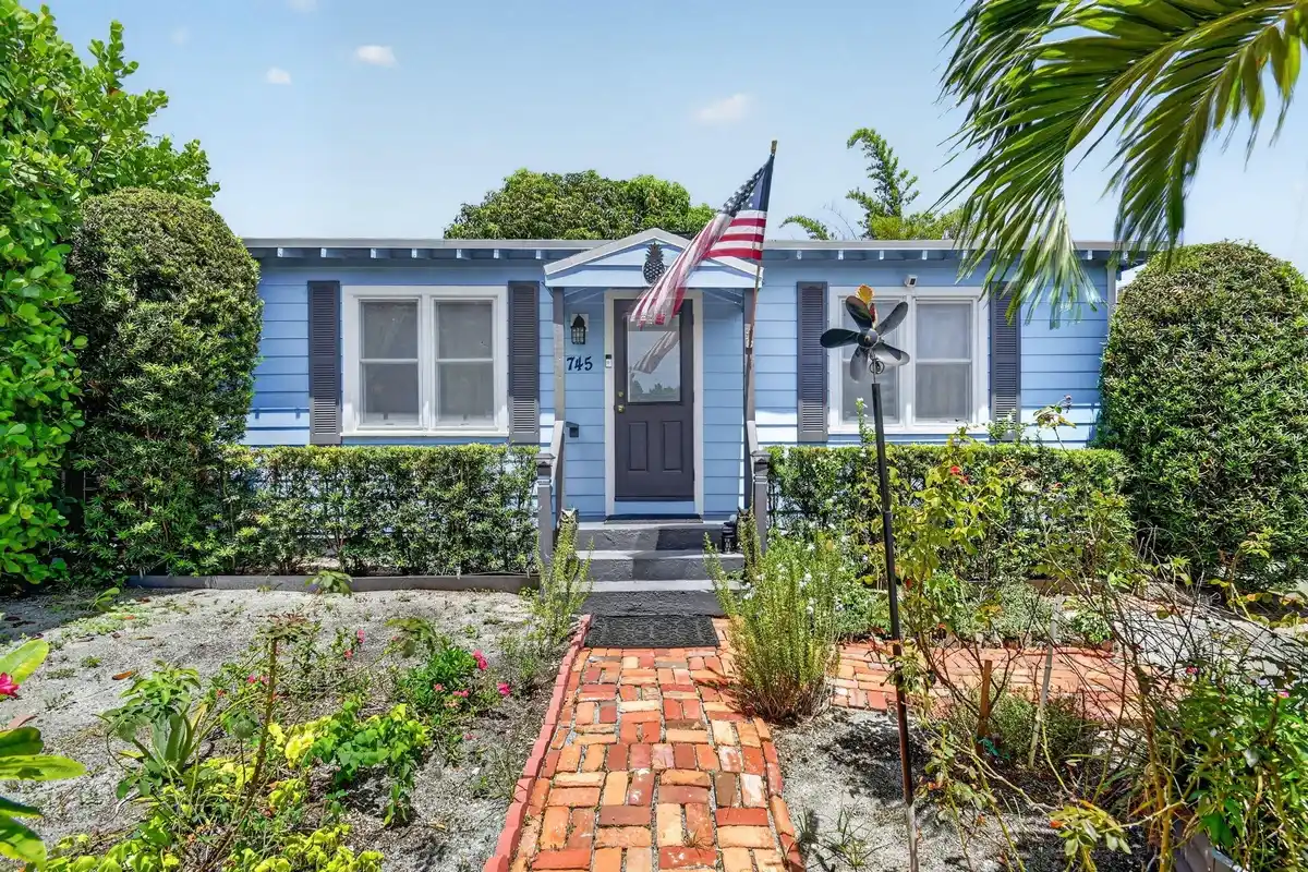 745 Talladega St, West Palm Beach: photo 1 of 18