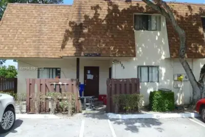 125 San Remo Blvd, North Lauderdale: photo 1 of 7