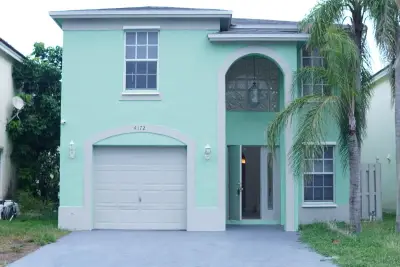 4172 Pine Hollow Cir, Greenacres: photo 1 of 32