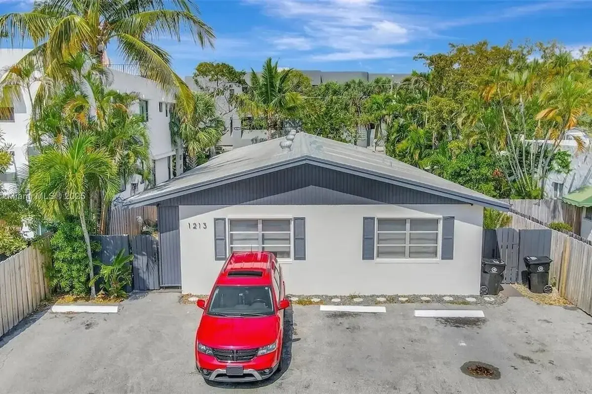 1213 SE 1st St #1, Fort Lauderdale: photo 1 of 19