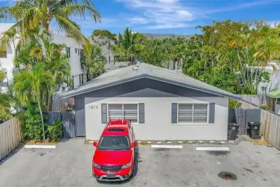 1213 SE 1st St #1, Fort Lauderdale: photo 1 of 19