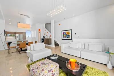 757 NE 4th Ave, Fort Lauderdale: photo 1 of 29