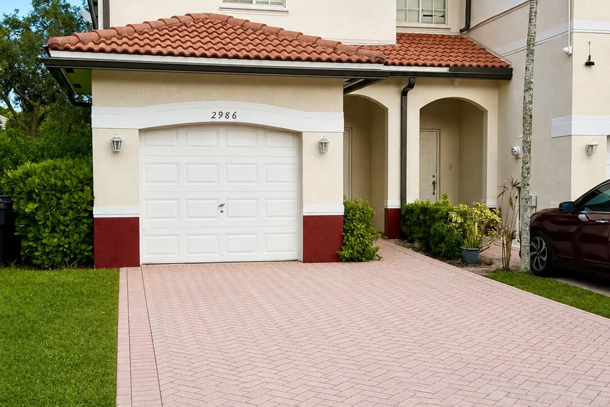 2986 NW 35th Ave, Lauderdale Lakes: photo 1 of 24
