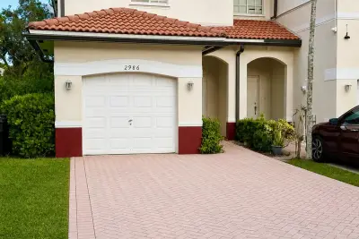 2986 NW 35th Ave, Lauderdale Lakes: photo 1 of 24
