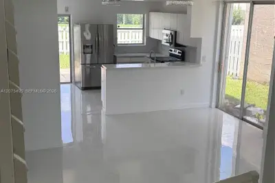 875 NW 99th Ave, Plantation: photo 1 of 11