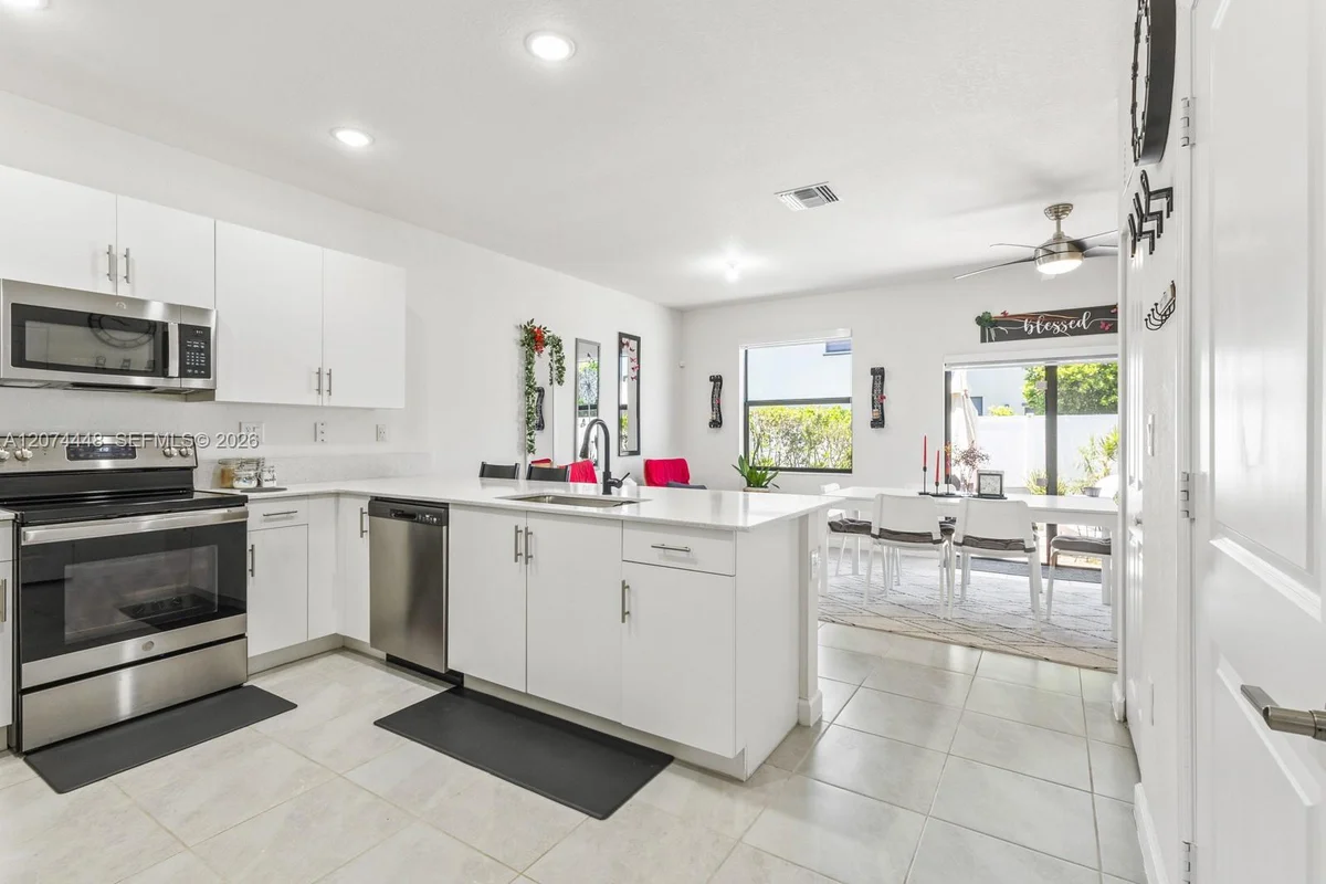 11438 W 34th Ct, Hialeah: photo 1 of 35