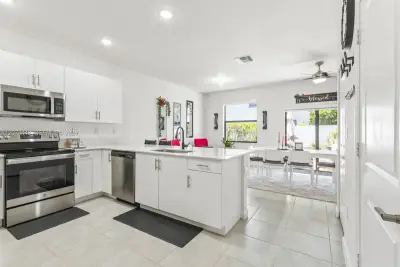 11438 W 34th Ct, Hialeah: photo 1 of 35