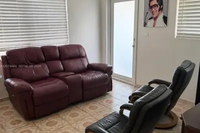 3010 NW 32nd St, Miami: photo 1 of 22