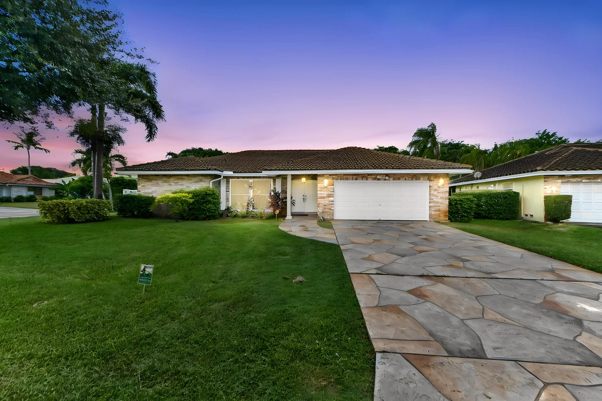 7123 NW 42nd Ct, Coral Springs: photo 1 of 32