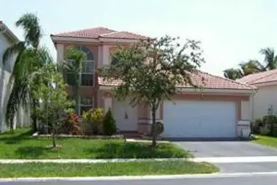 56 Gables Blvd, Weston: photo 1 of 7