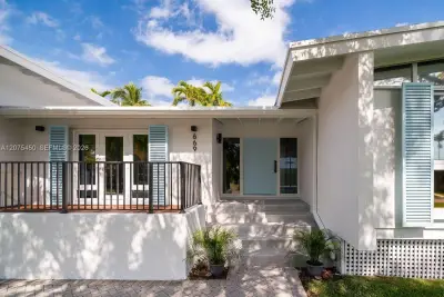 669 S Mashta Dr, Key Biscayne: photo 1 of 43