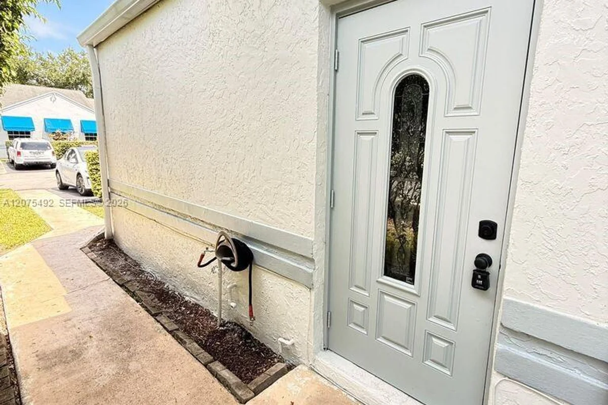 5201 SW 31st Ave #225, Dania Beach: photo 1 of 16