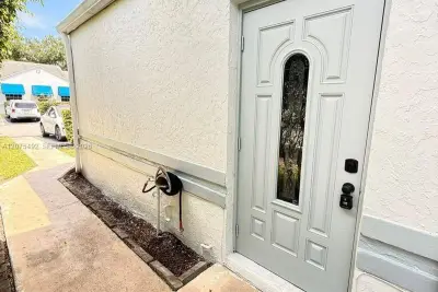 5201 SW 31st Ave #225, Dania Beach: photo 1 of 16