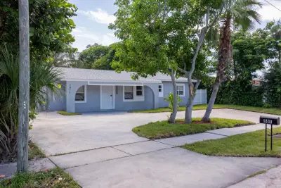 1830 NE 2nd Ln NE, Boynton Beach: photo 1 of 13