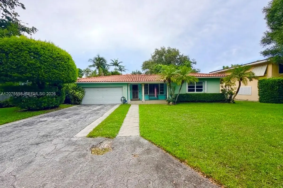 951 NE 115th St, Biscayne Park: photo 1 of 34