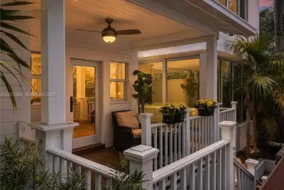 234 Washington Ave #A, Miami Beach: photo 1 of 25