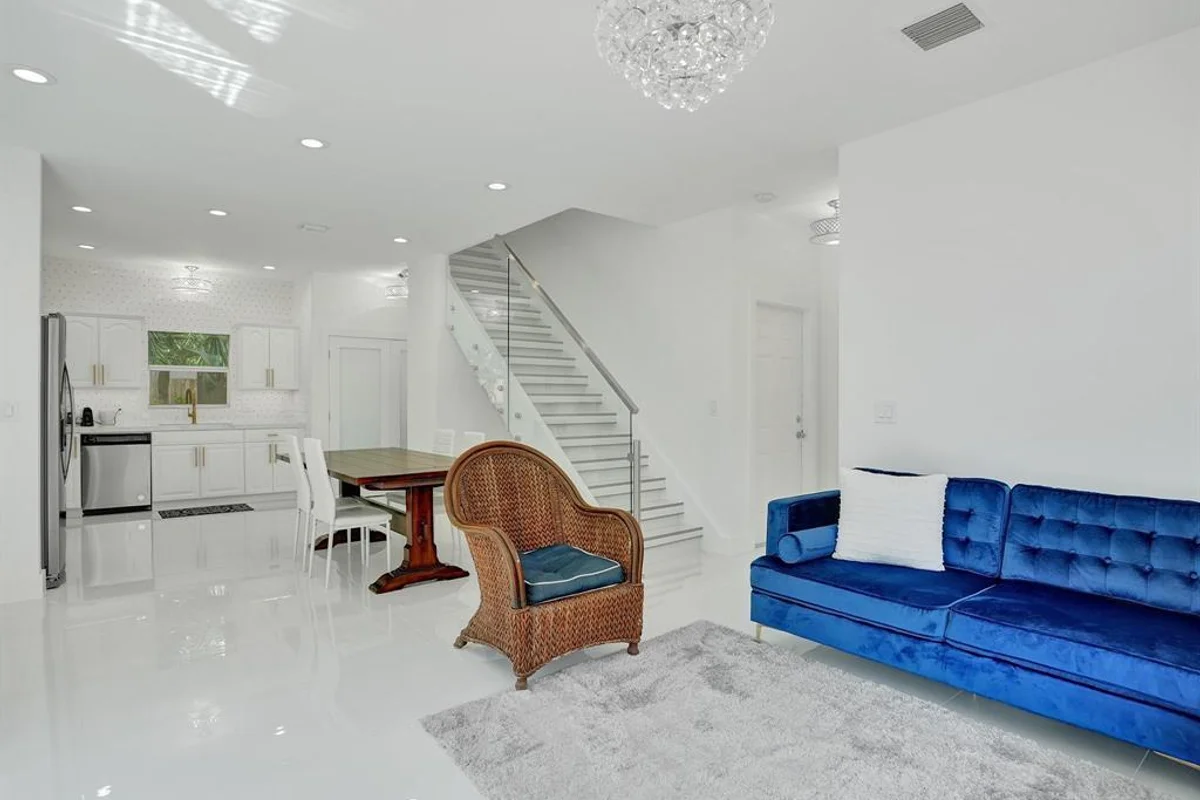 833 SW 17th St, Fort Lauderdale: photo 1 of 52
