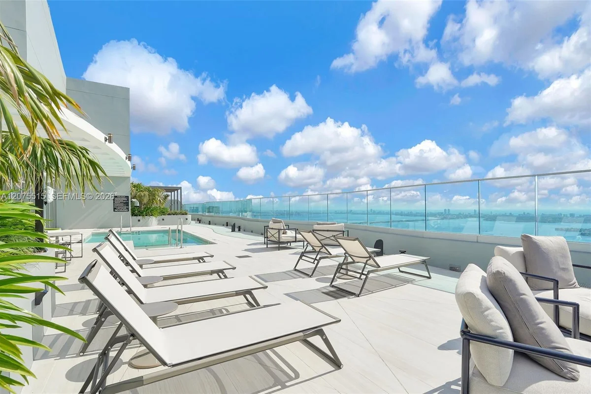1400 Biscayne Blvd #1706, Miami: photo 1 of 39