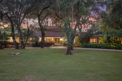 9490 Old Cutler Ln, Coral Gables: photo 1 of 46
