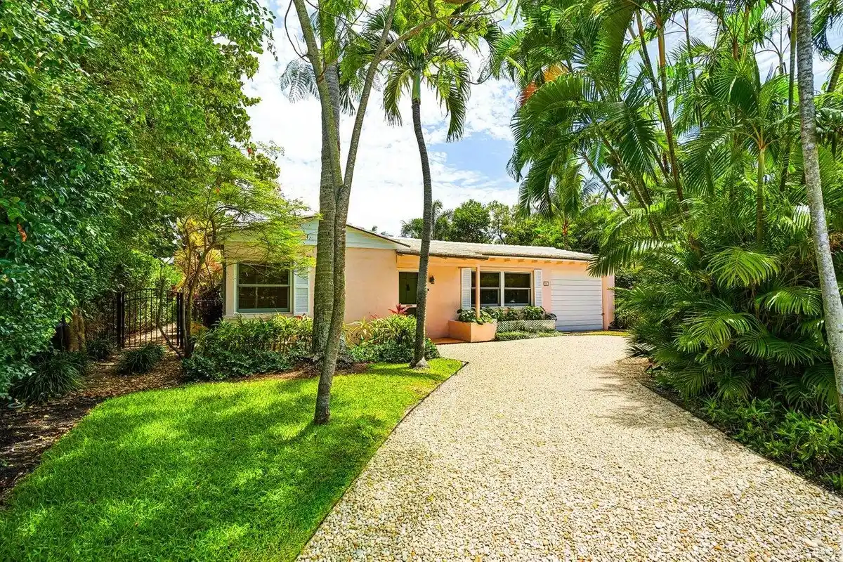House in Palm Beach: photo 1 of 37