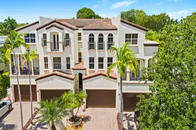 1423 NE 26th Ave, Fort Lauderdale: photo 1 of 35