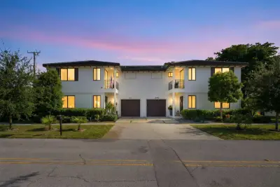 1090 SE 3rd St, Pompano Beach: photo 1 of 41
