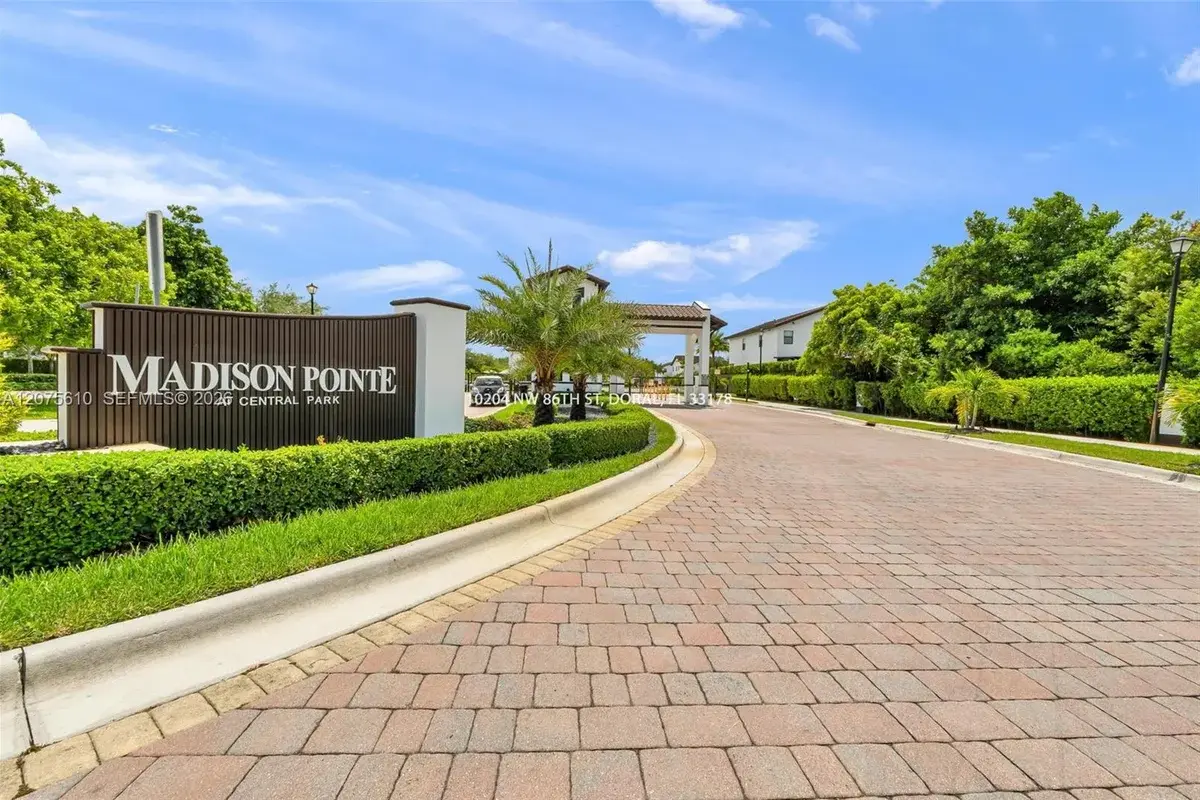 10204 NW 86th St, Doral: photo 1 of 69