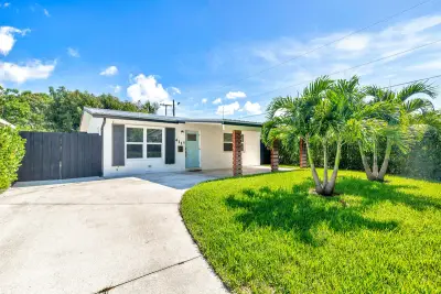 411 Summa St, West Palm Beach: photo 1 of 23