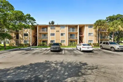 400 Palm Cir W #208, Pembroke Pines: photo 1 of 35