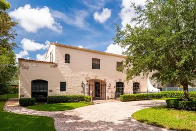 4128 Pinta Ct, Coral Gables: photo 1 of 21